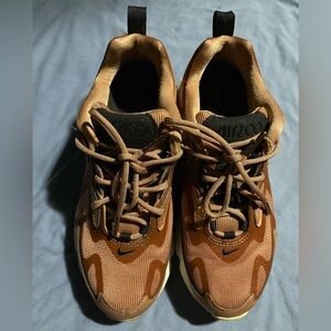Nike Women’s Brown and Black Sneakers Size 6